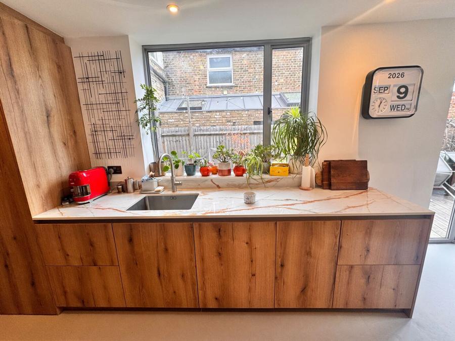 Run of Ballerina base units beneath the large kitchen window, with a Dekton worktop and undermounted sink
