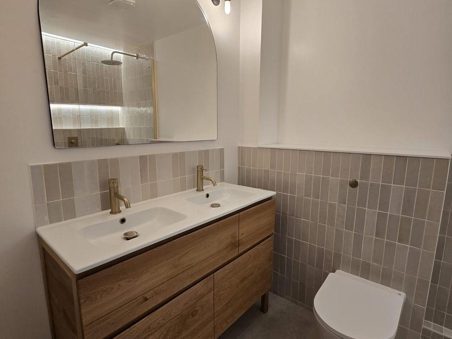 Second Rotherhithe bathroom with tiled shower enclosure and underfloor heating beneath tiled flooring