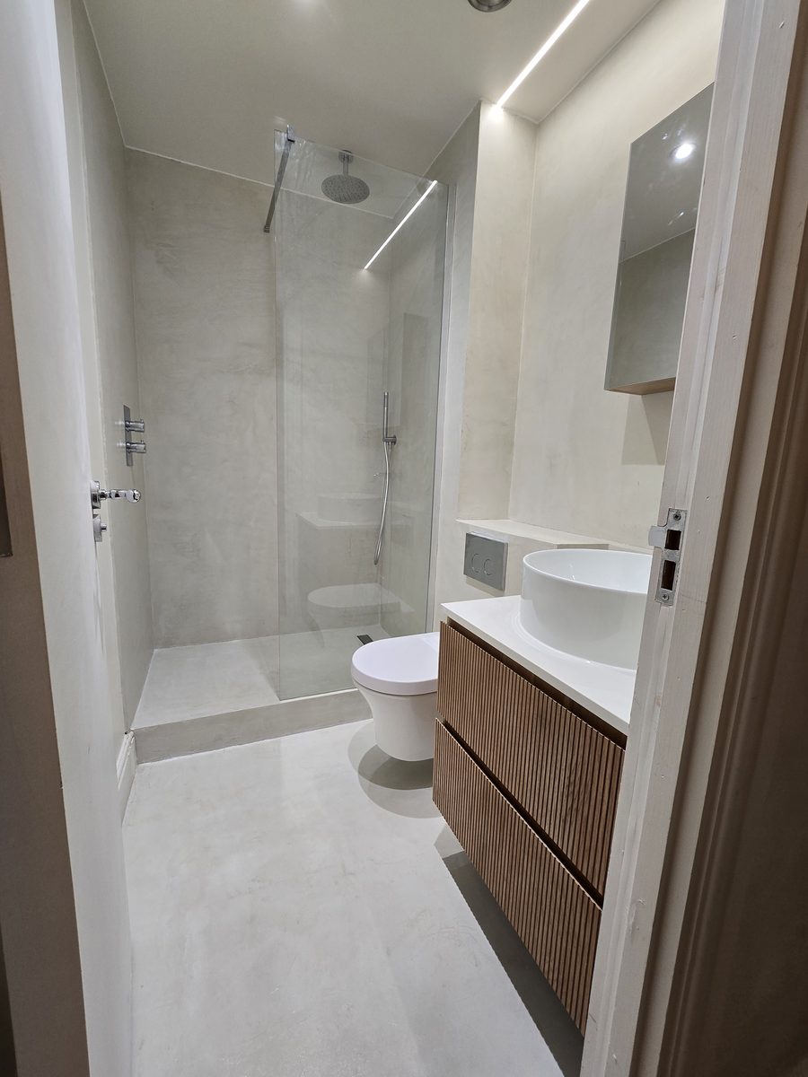 Marylebone second bathroom with wood slat panelling and round countertop basin